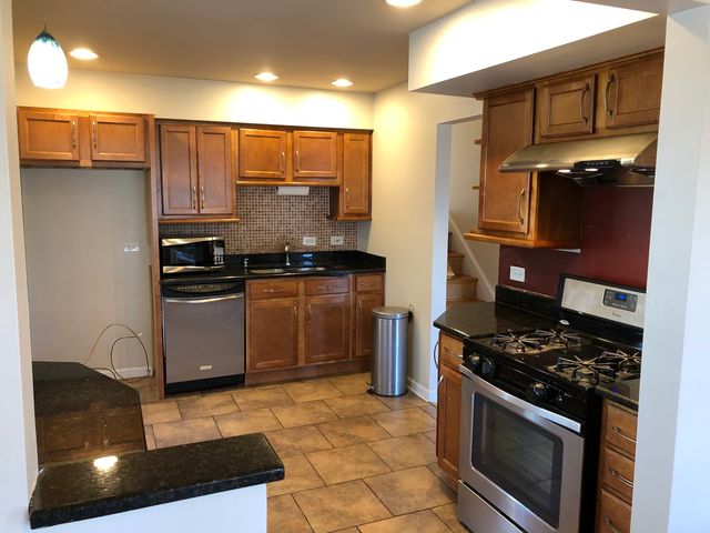 1674 Maple Street, Des Plaines, IL 60018
