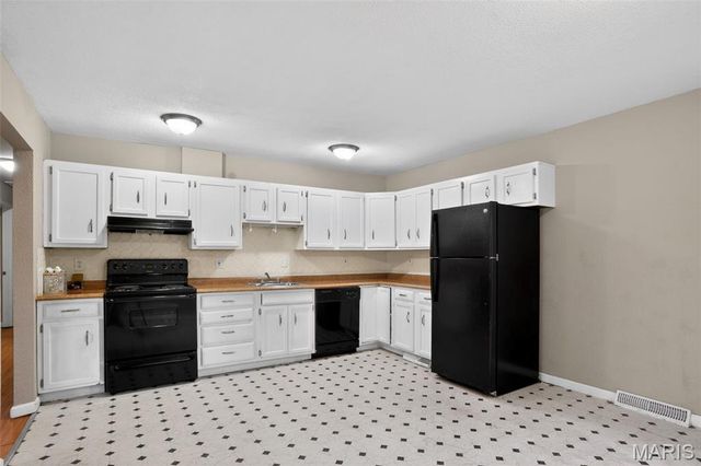 9157 Victory Avenue, St Louis, MO 63136