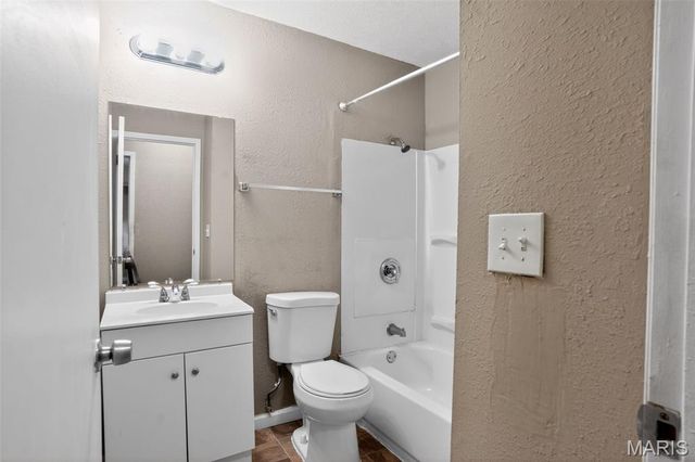 9157 Victory Avenue, St Louis, MO 63136