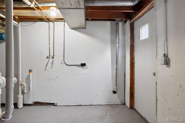 9157 Victory Avenue, St Louis, MO 63136