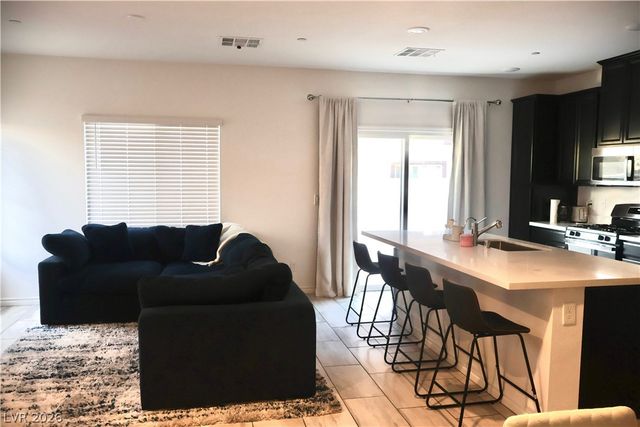 7214 North Decatur Boulevard 5, Las Vegas, NV 89131