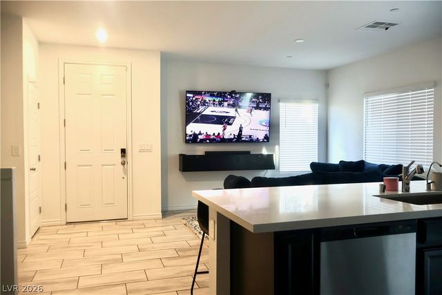 7214 North Decatur Boulevard 5, Las Vegas, NV 89131