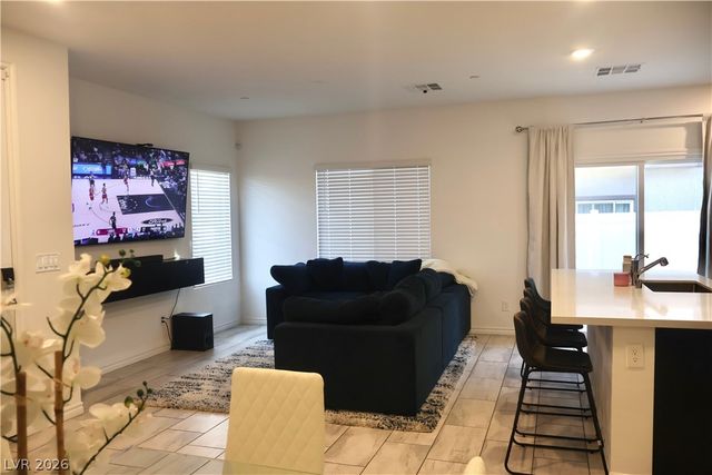 7214 North Decatur Boulevard 5, Las Vegas, NV 89131