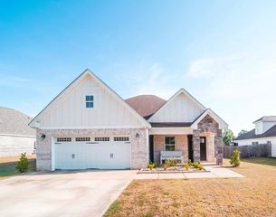 133 Quail Run Avenue, Smiths Station, AL 36877