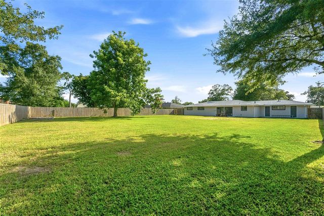 4511 Young Ln Lane, Lake Charles, LA 70605