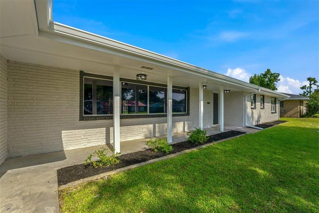 4511 Young Ln Lane, Lake Charles, LA 70605
