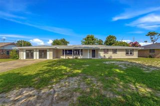 4511 Young Ln Lane, Lake Charles, LA 70605