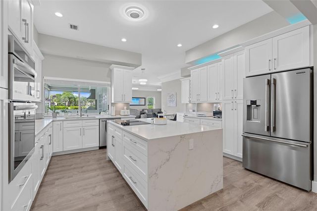 9010 Gardens Glen Circle, Palm Beach Gardens, FL 33418