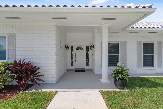 9010 Gardens Glen Circle, Palm Beach Gardens, FL 33418