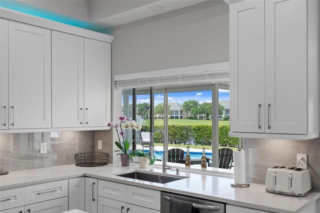 9010 Gardens Glen Circle, Palm Beach Gardens, FL 33418