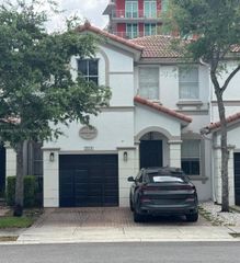 7831 NW 107th Ct, Doral, FL 33178