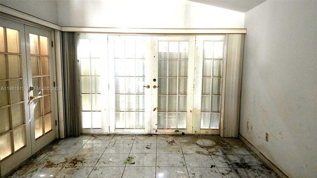 15153 NW 89th Pl, Miami Lakes, FL 33018