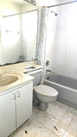 15153 NW 89th Pl, Miami Lakes, FL 33018