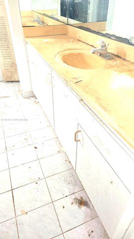 15153 NW 89th Pl, Miami Lakes, FL 33018