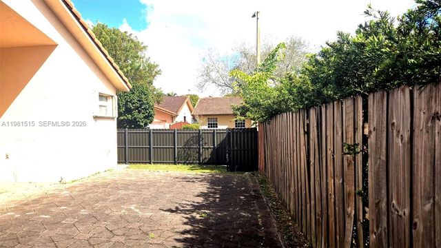 15153 NW 89th Pl, Miami Lakes, FL 33018