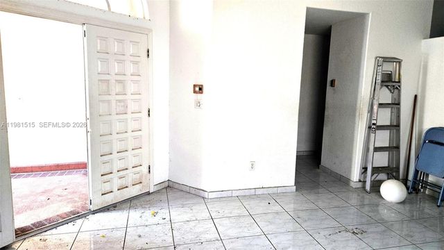 15153 NW 89th Pl, Miami Lakes, FL 33018