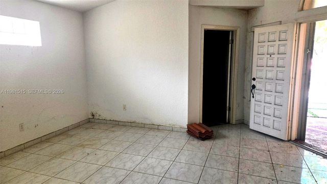 15153 NW 89th Pl, Miami Lakes, FL 33018