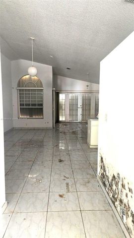 15153 NW 89th Pl, Miami Lakes, FL 33018