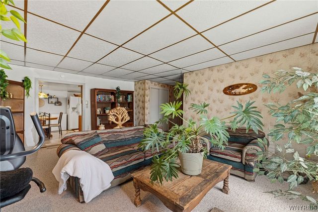 3287 Whitehaven Road, Grand Island, NY 14072