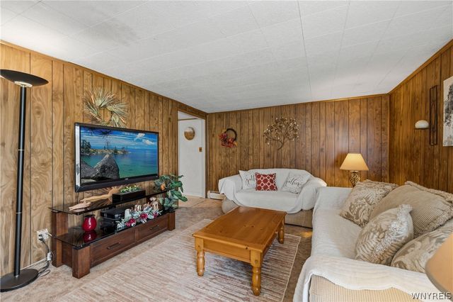3287 Whitehaven Road, Grand Island, NY 14072