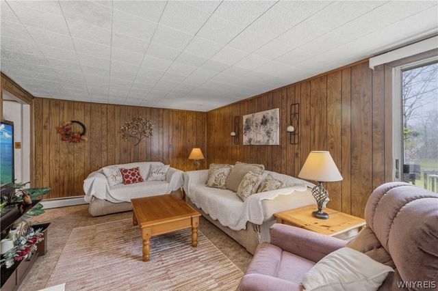 3287 Whitehaven Road, Grand Island, NY 14072