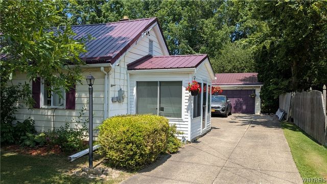 3287 Whitehaven Road, Grand Island, NY 14072