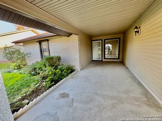 8006 HARPER VALLEY ST, Live Oak, TX 78233