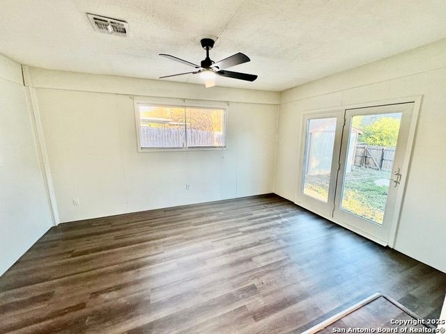 8006 HARPER VALLEY ST, Live Oak, TX 78233