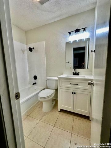 8006 HARPER VALLEY ST, Live Oak, TX 78233