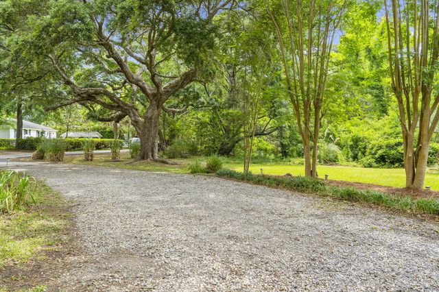 2069 Saint James Drive, Charleston, SC 29412