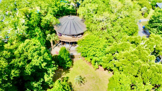 2069 Saint James Drive, Charleston, SC 29412