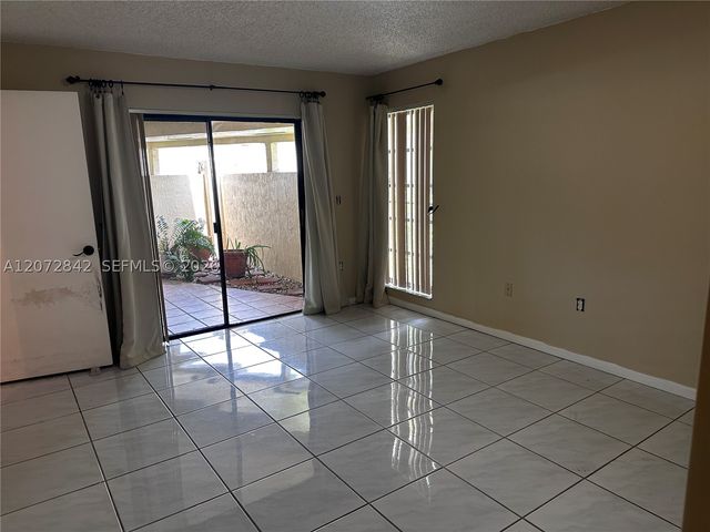 8810 SW 123rd Ct M110, Miami, FL 33186