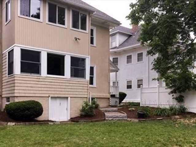 22 Harrington St 2, Newton, MA 02460