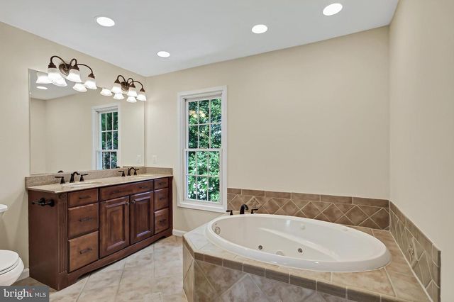 11601 QUAIL RIDGE CT, Reston, VA 20194