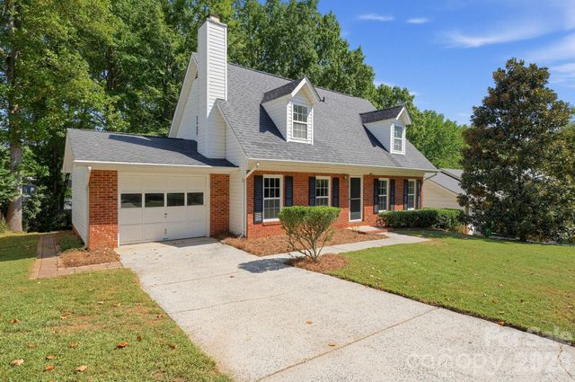 6240 Round Hill Road, Charlotte, NC 28211