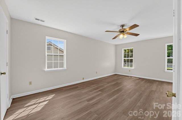 6240 Round Hill Road, Charlotte, NC 28211