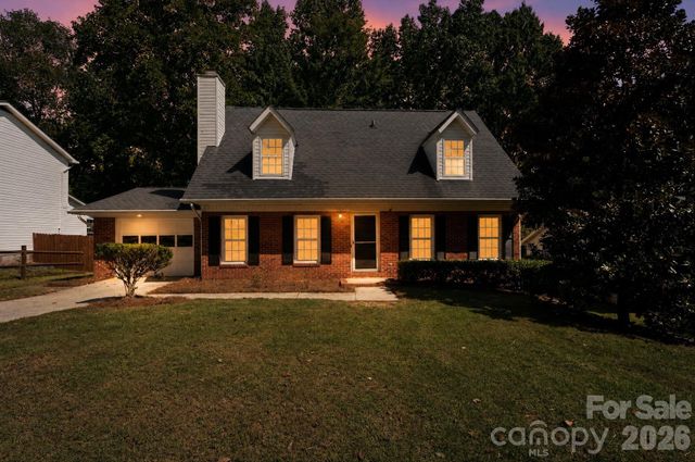6240 Round Hill Road, Charlotte, NC 28211