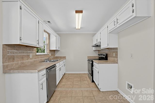 6240 Round Hill Road, Charlotte, NC 28211