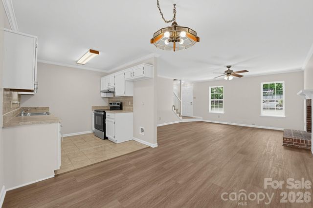 6240 Round Hill Road, Charlotte, NC 28211