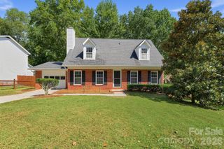 6240 Round Hill Road, Charlotte, NC 28211