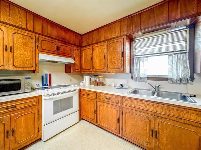 15869 Brush Island Road, Winnie, TX 77622