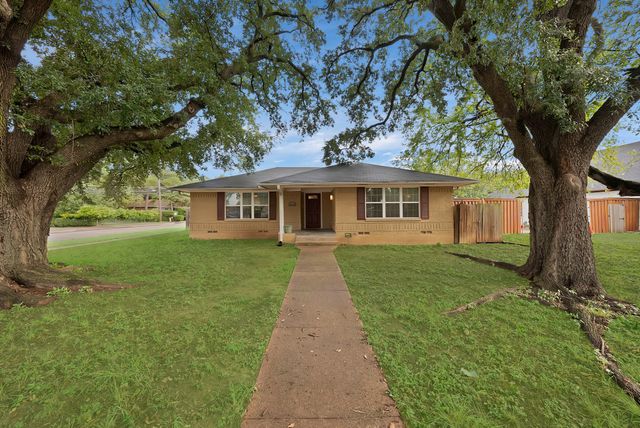 2835 W Colorado Boulevard, Dallas, TX 75211