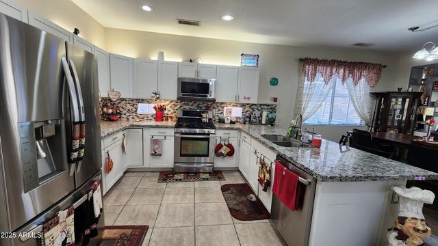 13746 W LISBON Lane, Surprise, AZ 85379