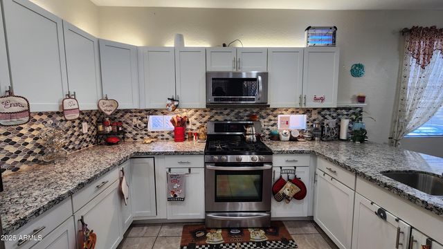 13746 W LISBON Lane, Surprise, AZ 85379