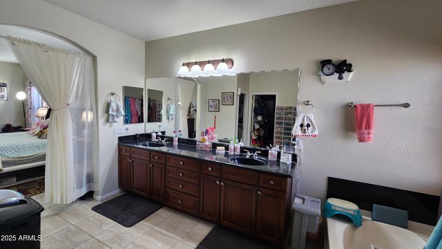13746 W LISBON Lane, Surprise, AZ 85379