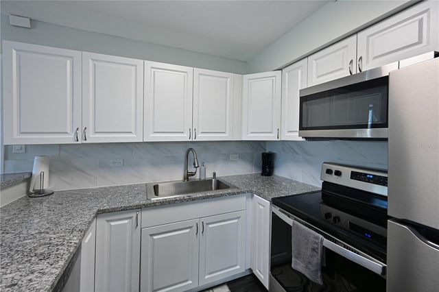 2901 26TH STREET W 320, Bradenton, FL 34205