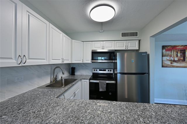 2901 26TH STREET W 320, Bradenton, FL 34205