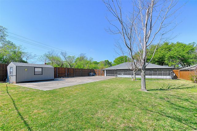 2205 Mayfield Circle, Corinth, TX 76208