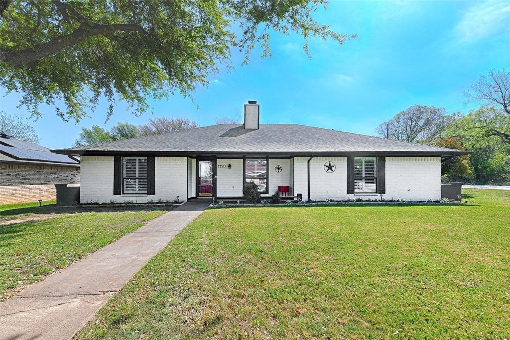 2205 Mayfield Circle, Corinth, TX 76208