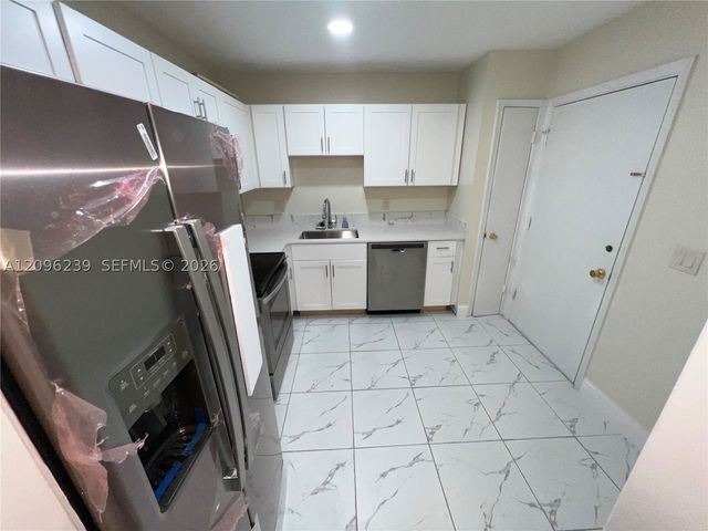 2061 NW 47th Ter 207, Lauderhill, FL 33313